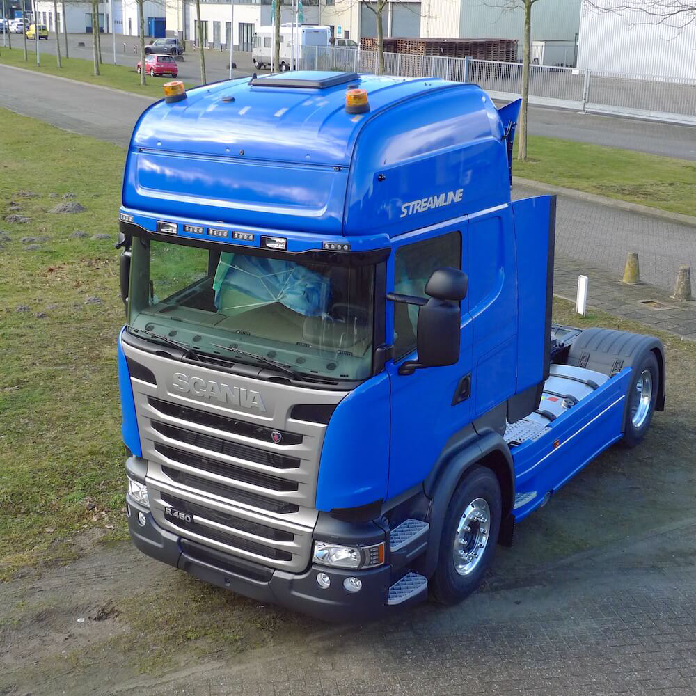 Federal Signal LP800 LED  Beacon gemonteerd op Scania vrachtwagen